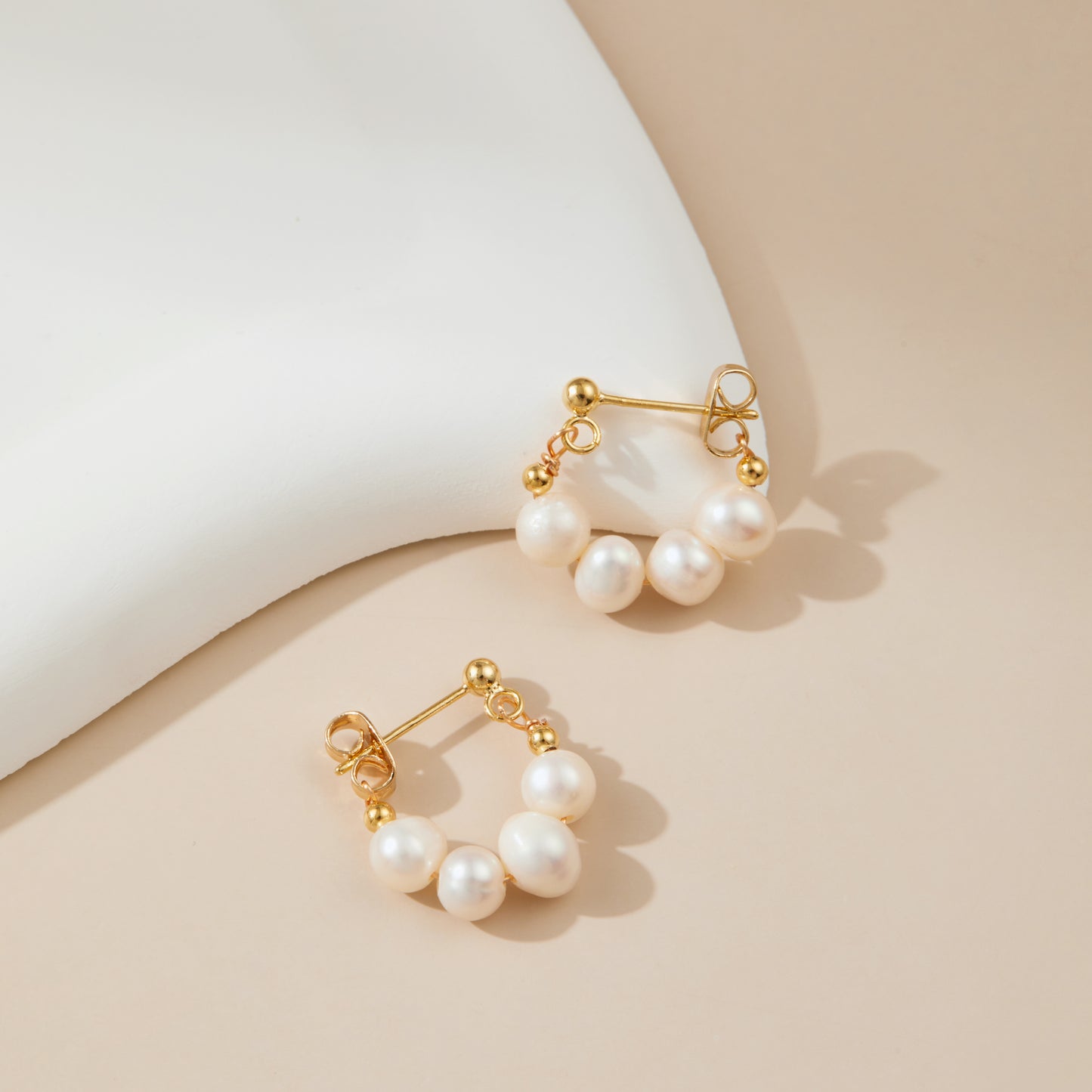 Pearl Arc – Four-Pearl Hoop Earrings