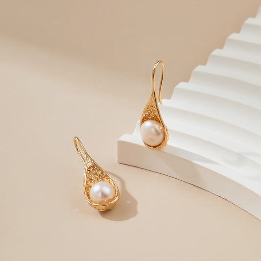 Golden Nest – Honeycomb Filigree Pearl Hook Earrings