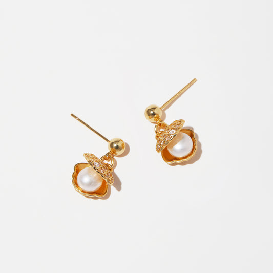 Pearl in the shell earrings