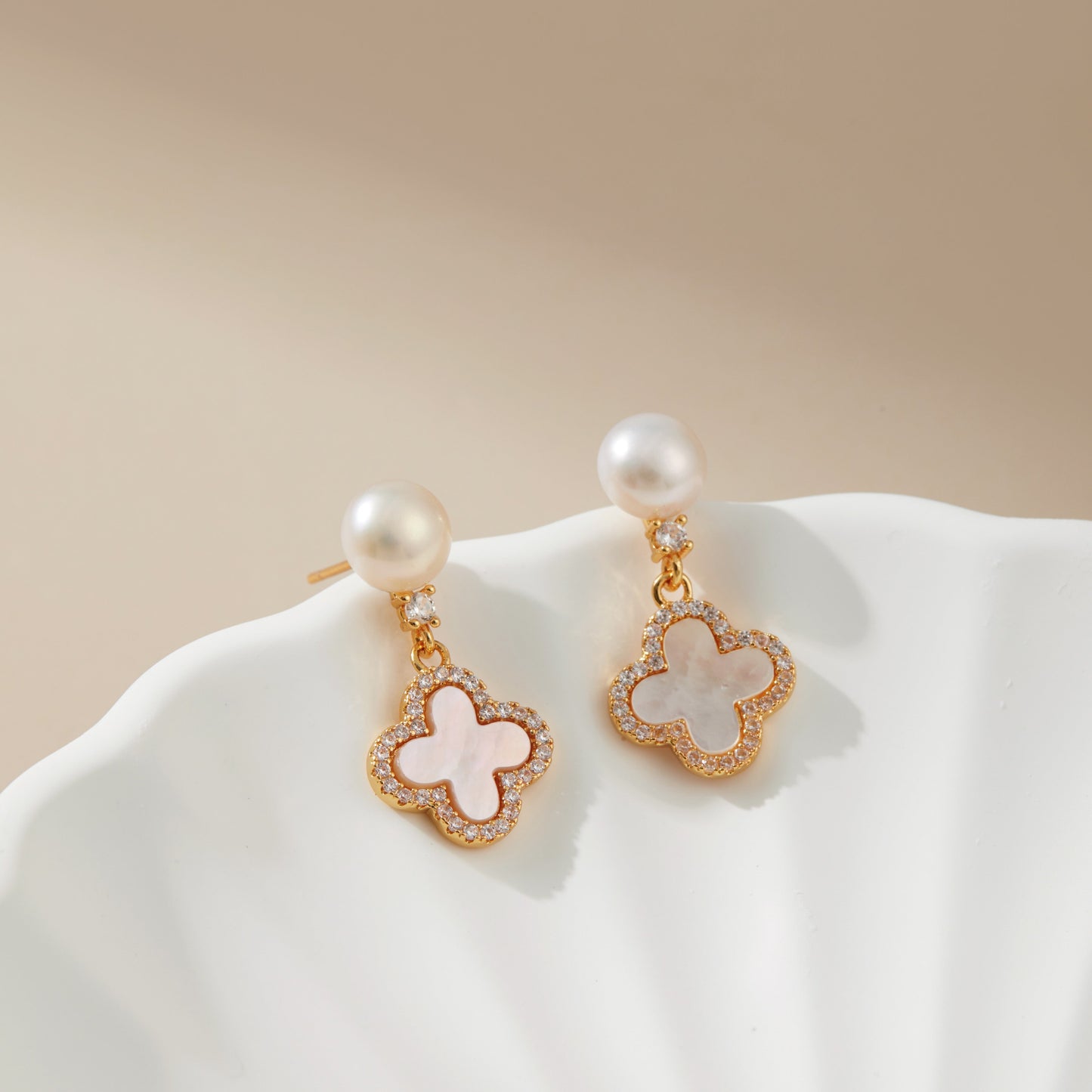 Mia pearl earrings