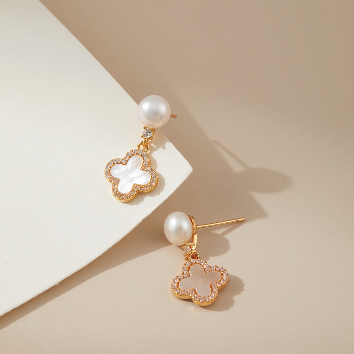 Mia pearl earrings