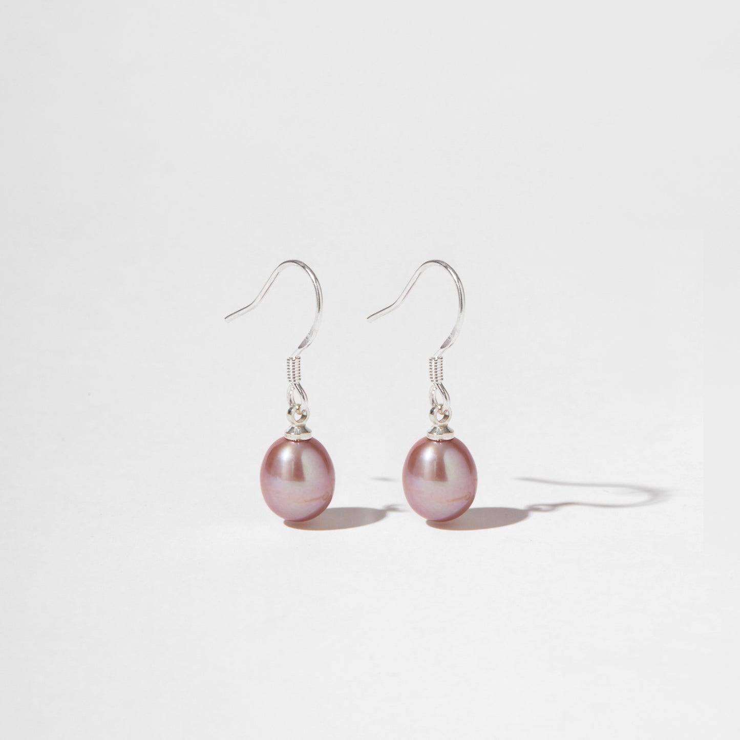 Simple tear drop pearl earrings