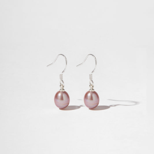 Simple tear drop pearl earrings