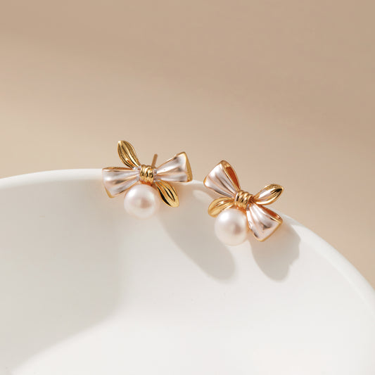 Lily’s Bowknot Pearl Stud
