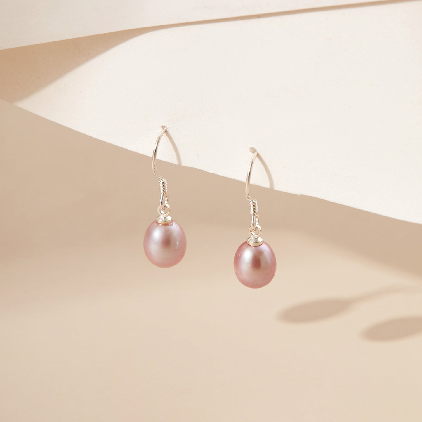 Simple tear drop pearl earrings
