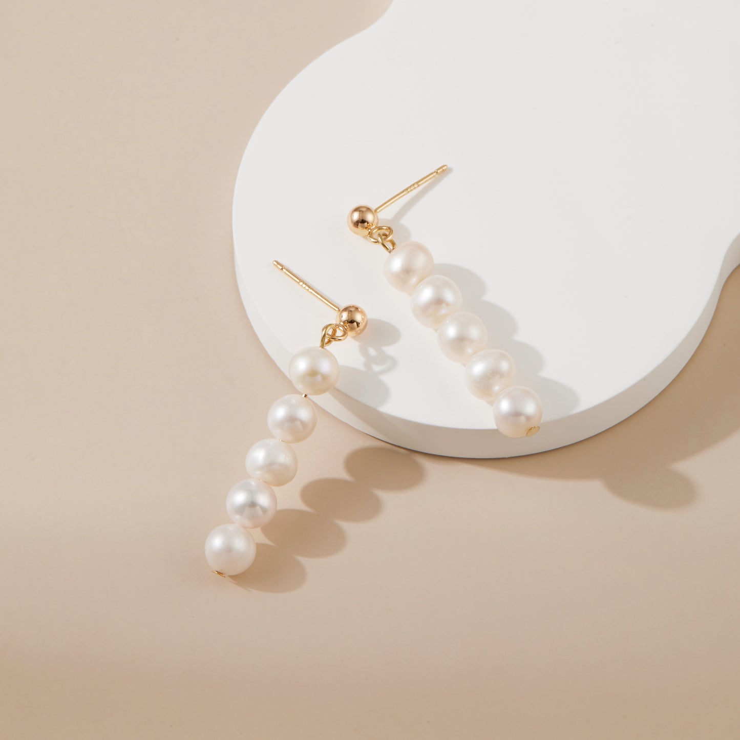 Five pearls earrings