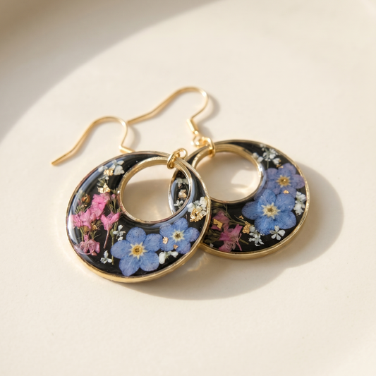 Moonlit Garden – Pressed Forget-Me-Not Black Circle Resin Drop Earrings