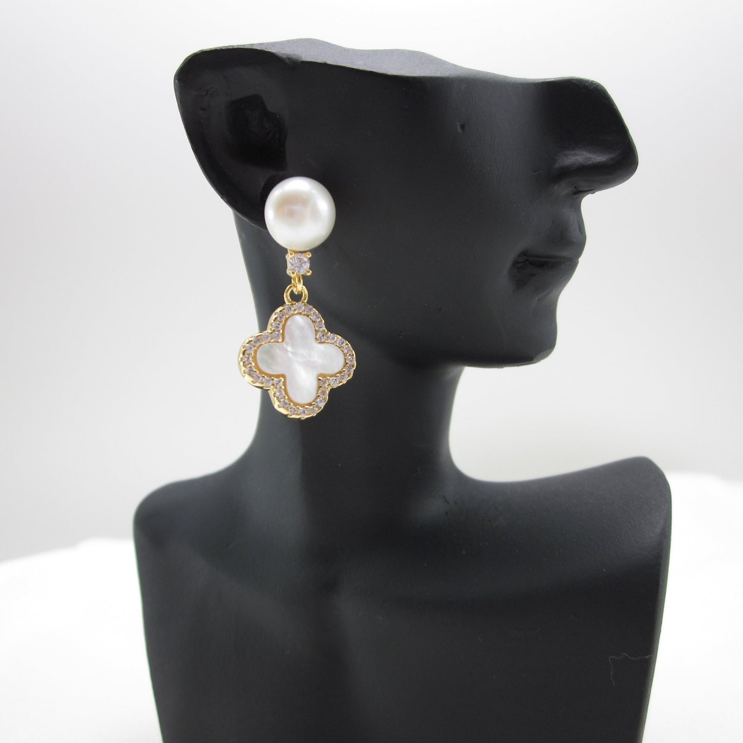 Mia pearl earrings