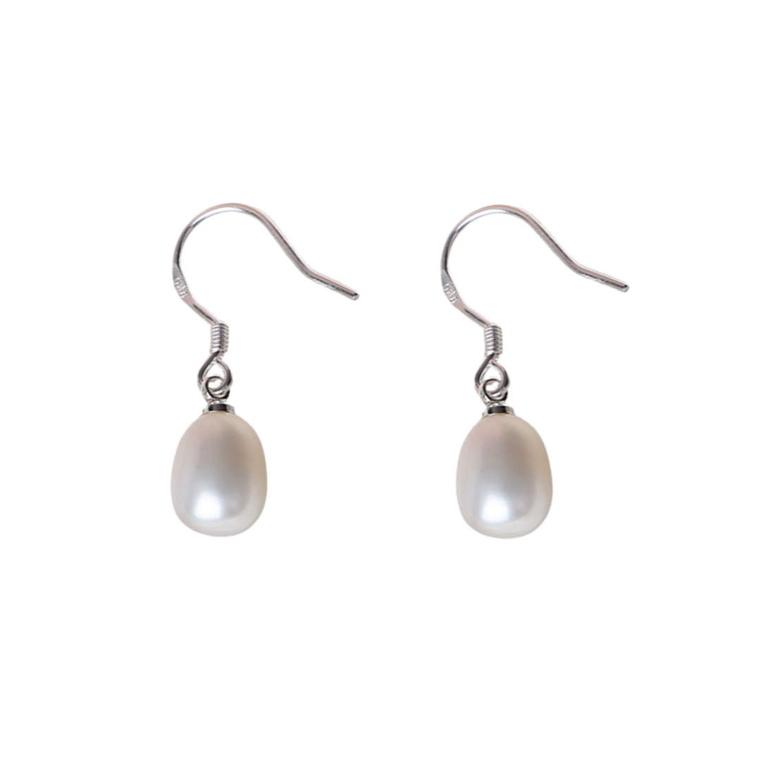 Simple tear drop pearl earrings