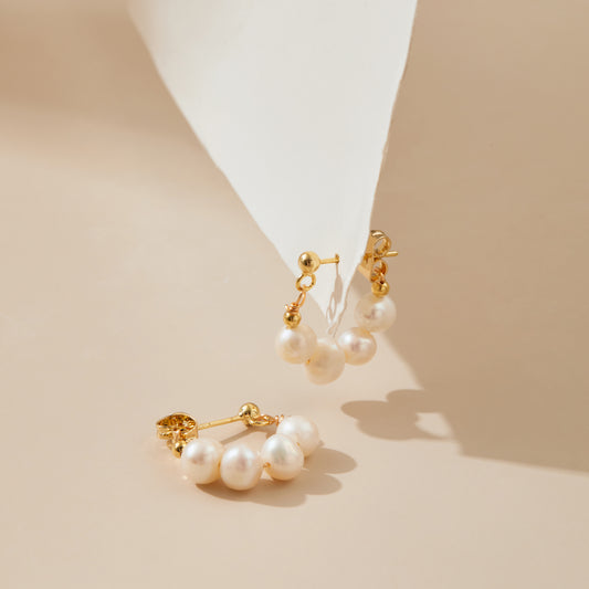 Pearl Arc – Four-Pearl Hoop Earrings