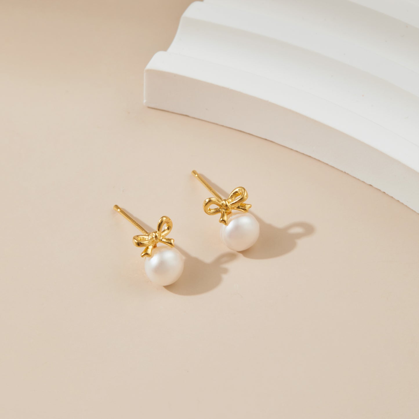 Sweet Promise – Gold Bow & Pearl Stud Earrings