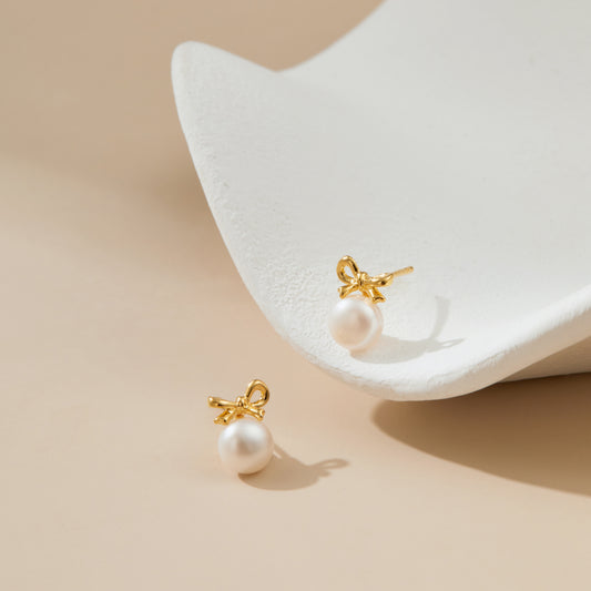 Sweet Promise – Gold Bow & Pearl Stud Earrings
