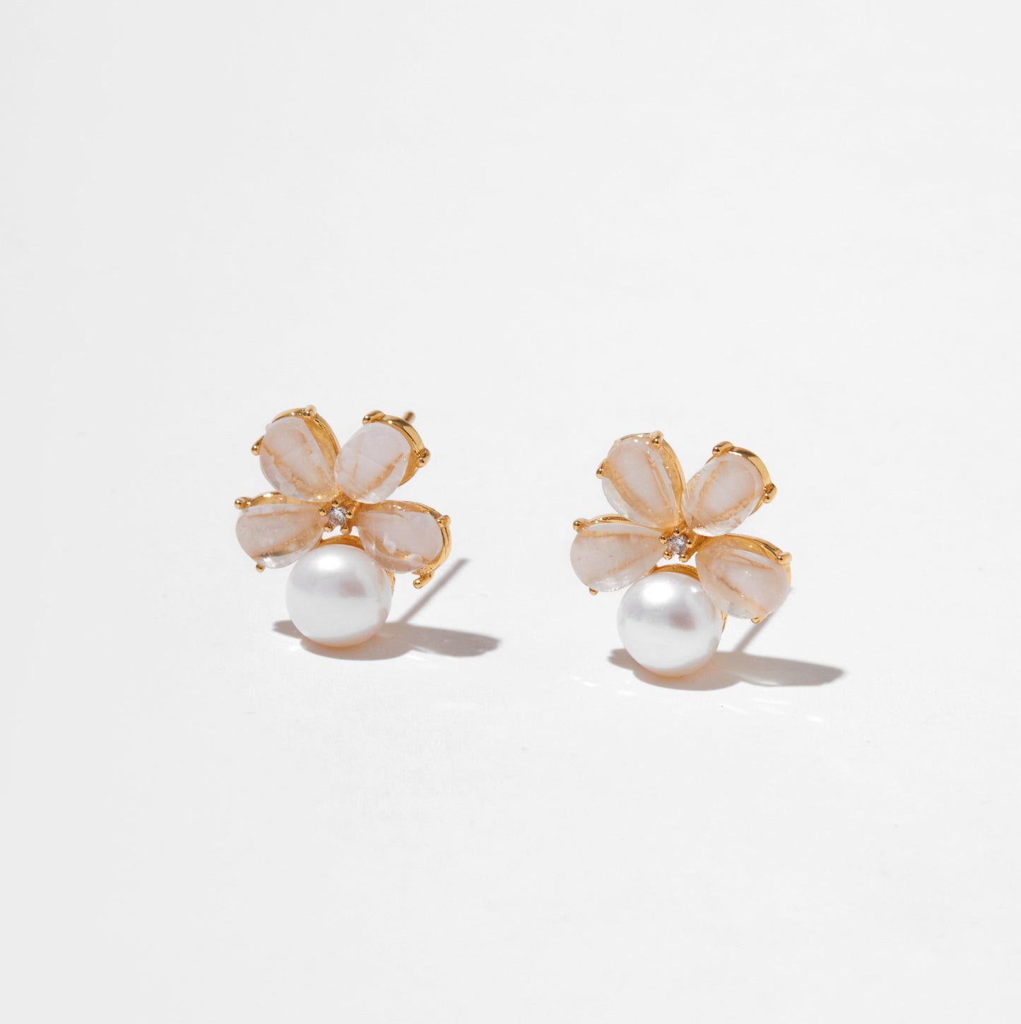 Small flower pearl earrings