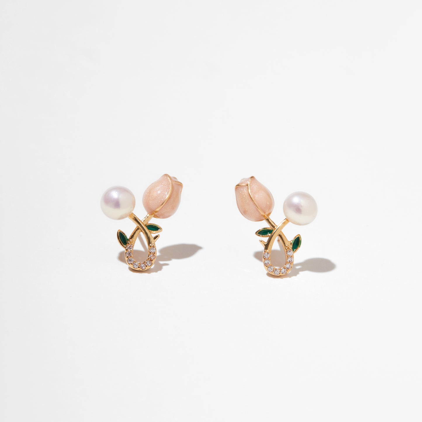 Garden Tulip – Blush Tulip Bud & Pearl Stud Earrings