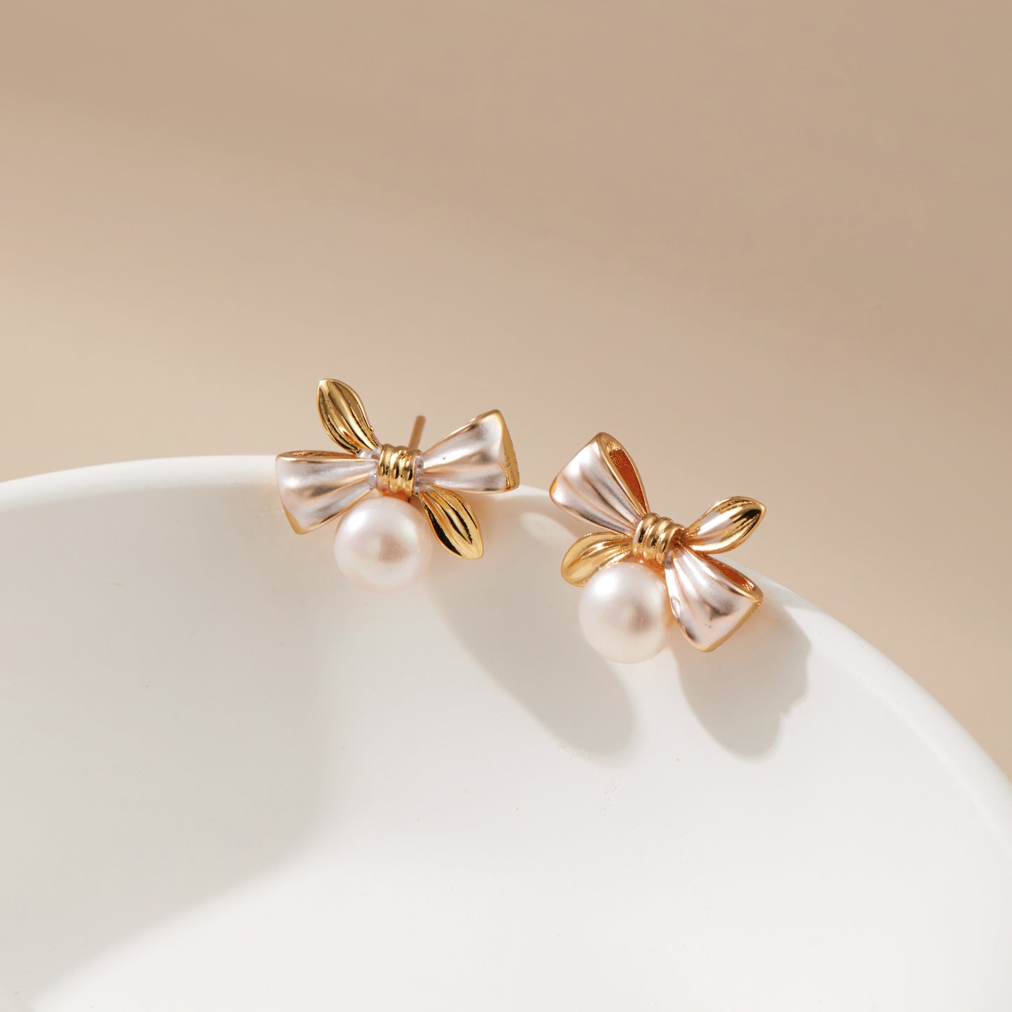 Silk Ribbon – Pearl Enamel Bow & Pearl Stud Earrings