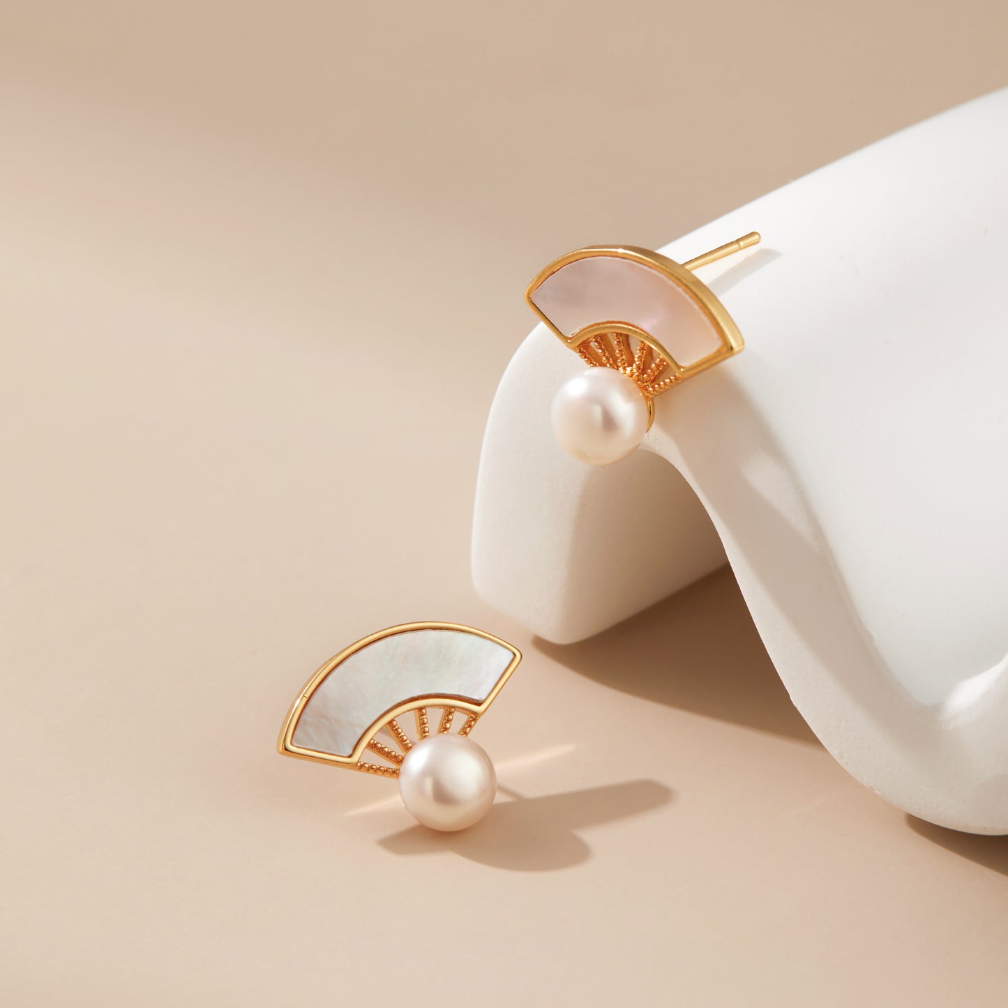 Folding Fan – Mother-of-Pearl Fan & Pearl Stud Earrings