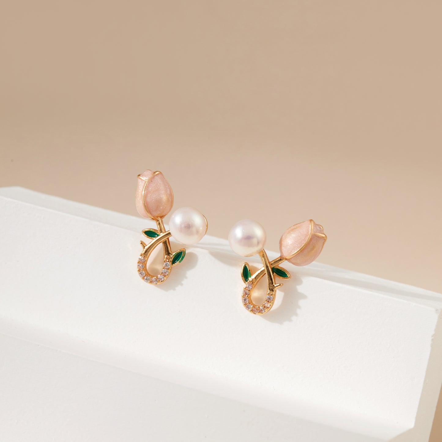 Garden Tulip – Blush Tulip Bud & Pearl Stud Earrings