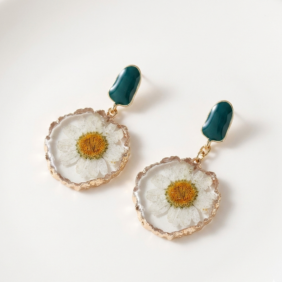Daisy's Sparkle – Real Dried Daisy & Resin Drop Earrings