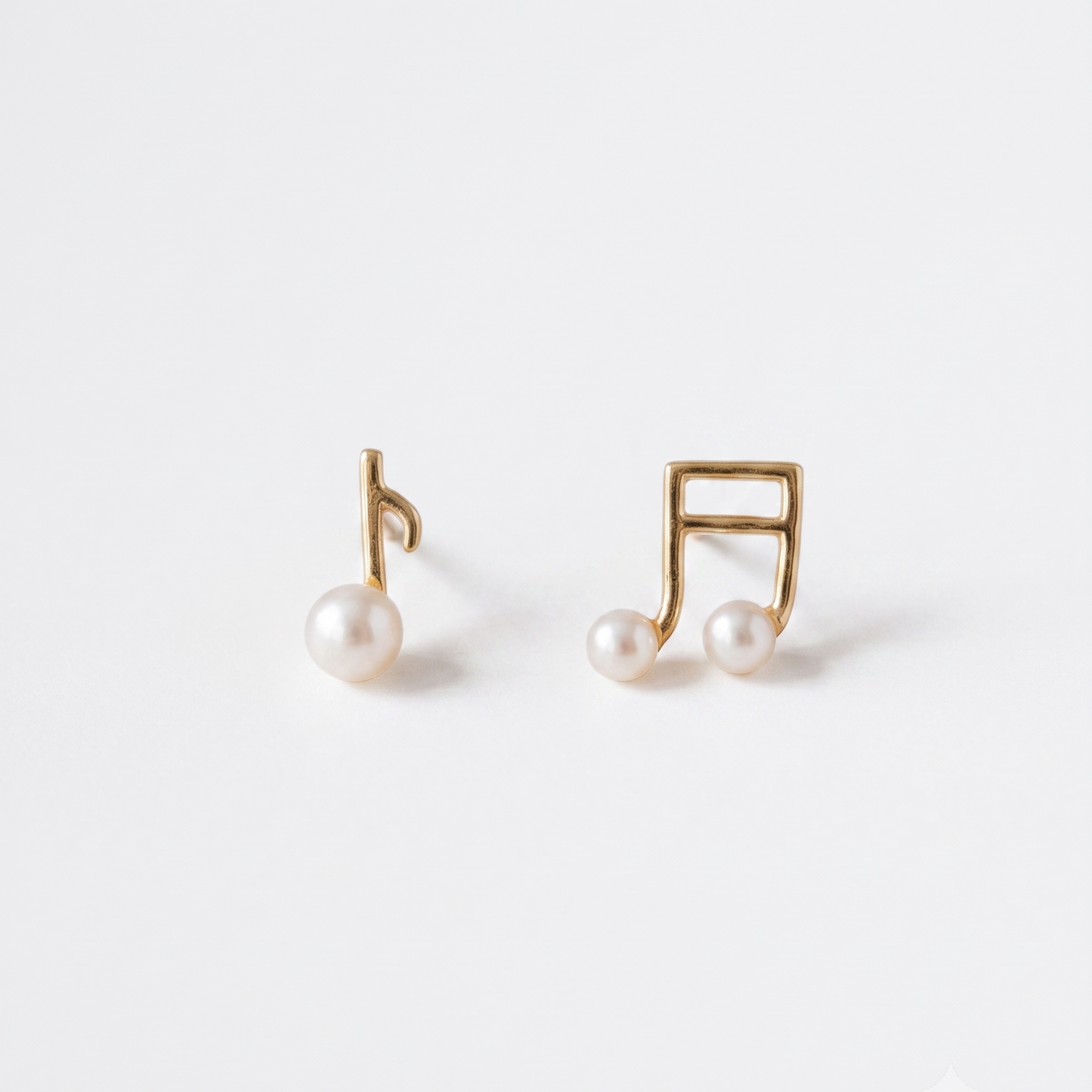 Little Song – Asymmetric Music Note Pearl Stud Earrings