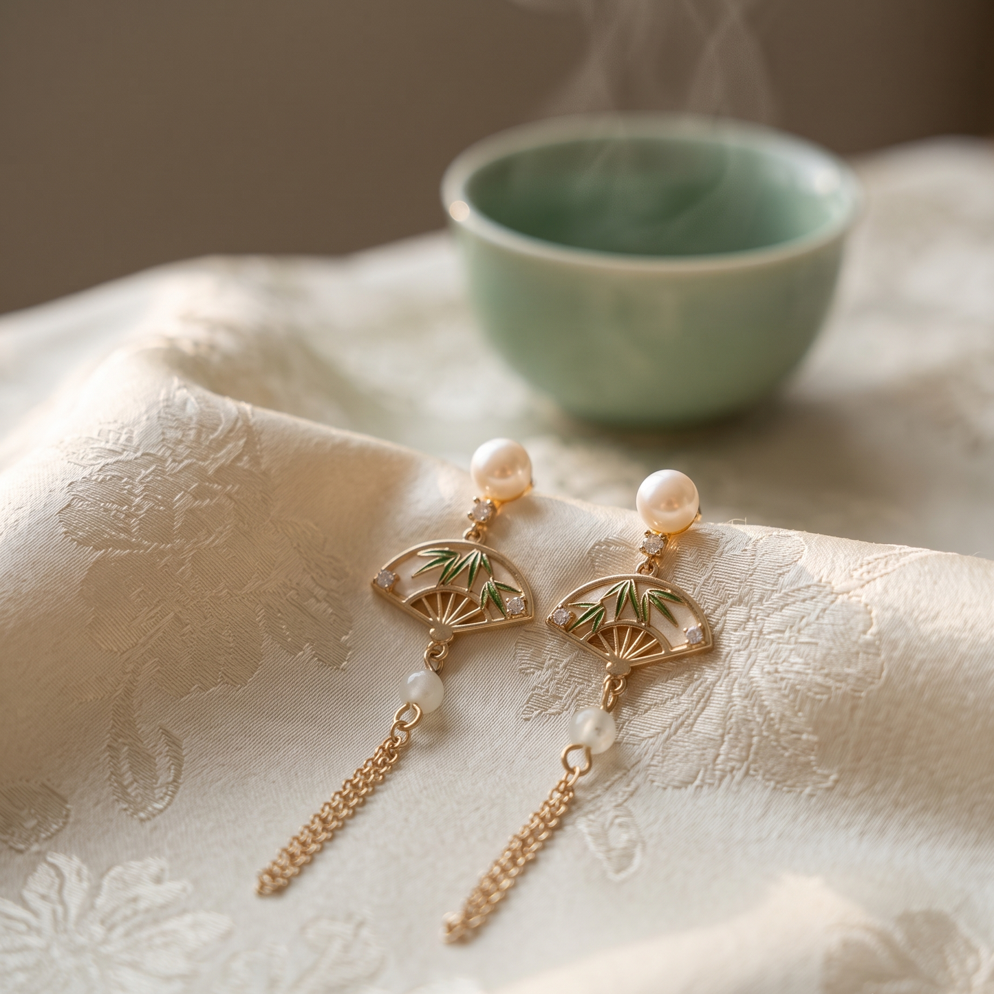 Folding Fan – Mother-of-Pearl Fan & Pearl Tassel Drop Earrings