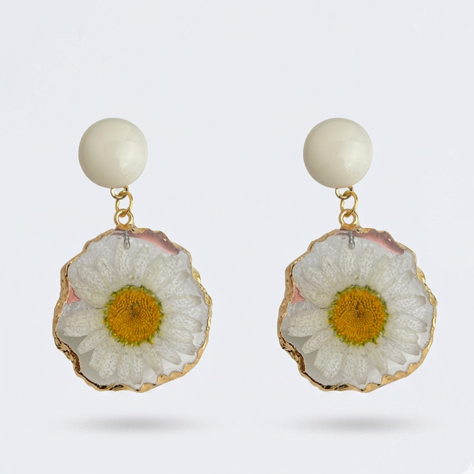 Daisy's Dream – Real Dried Daisy & Resin Drop Earrings