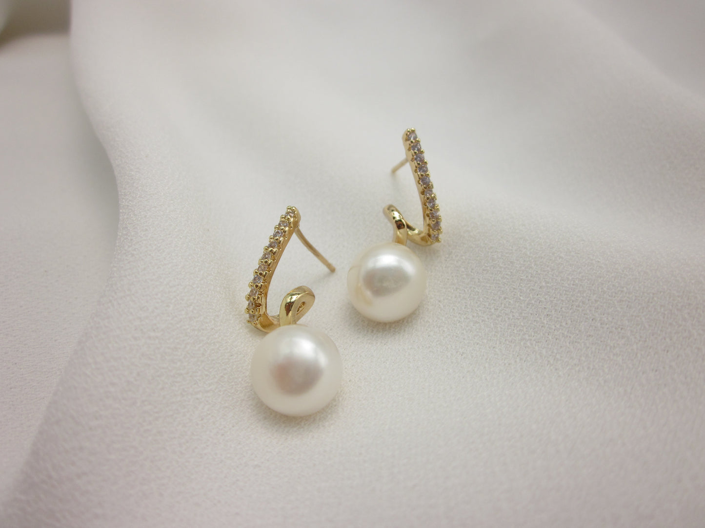 Twisted Shape Freshwater Pearl Studs with Sparking Zirconia