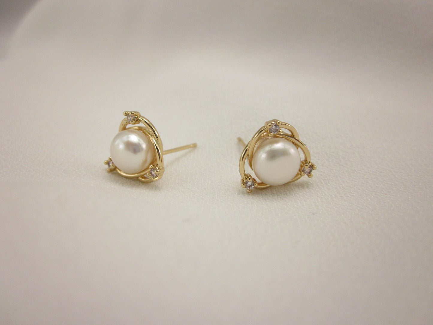 Blessing Wreath Zirconia Pearl Studs