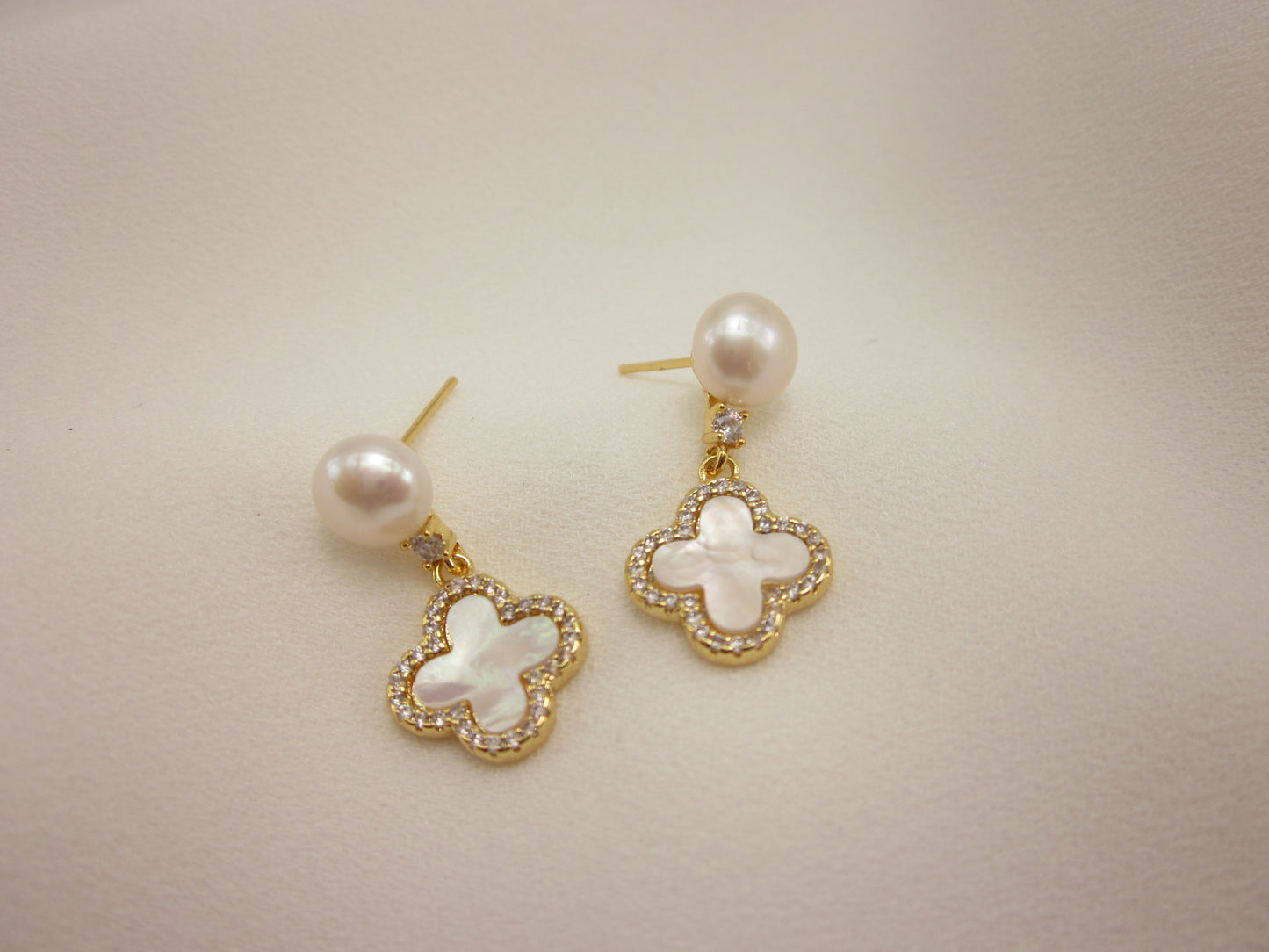 Mia pearl earrings