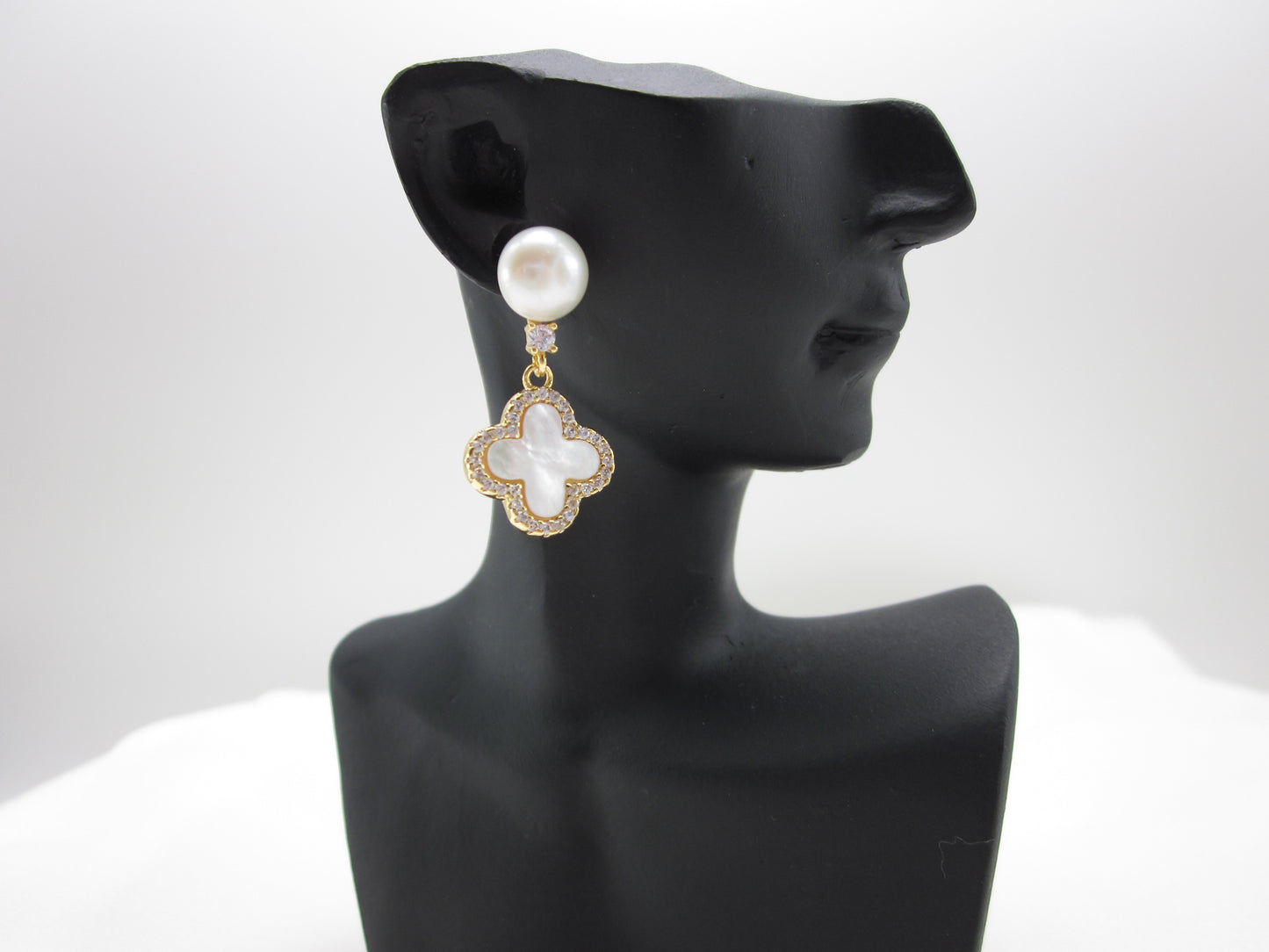 Mia pearl earrings