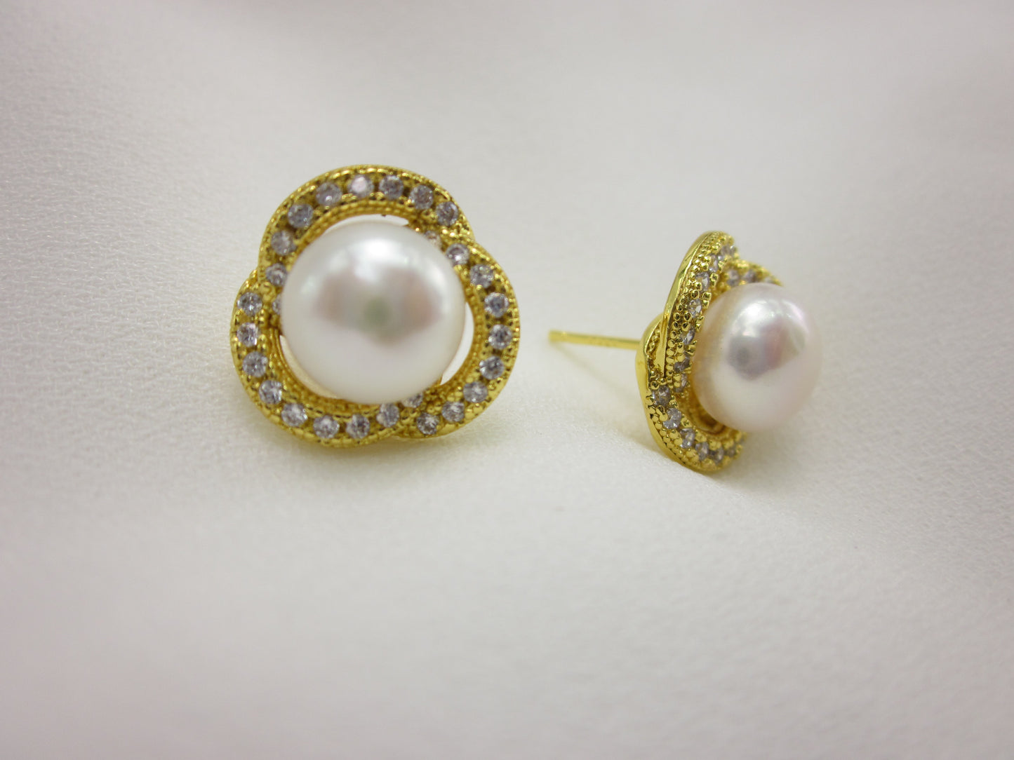 Gilded Nest Pearl Studs