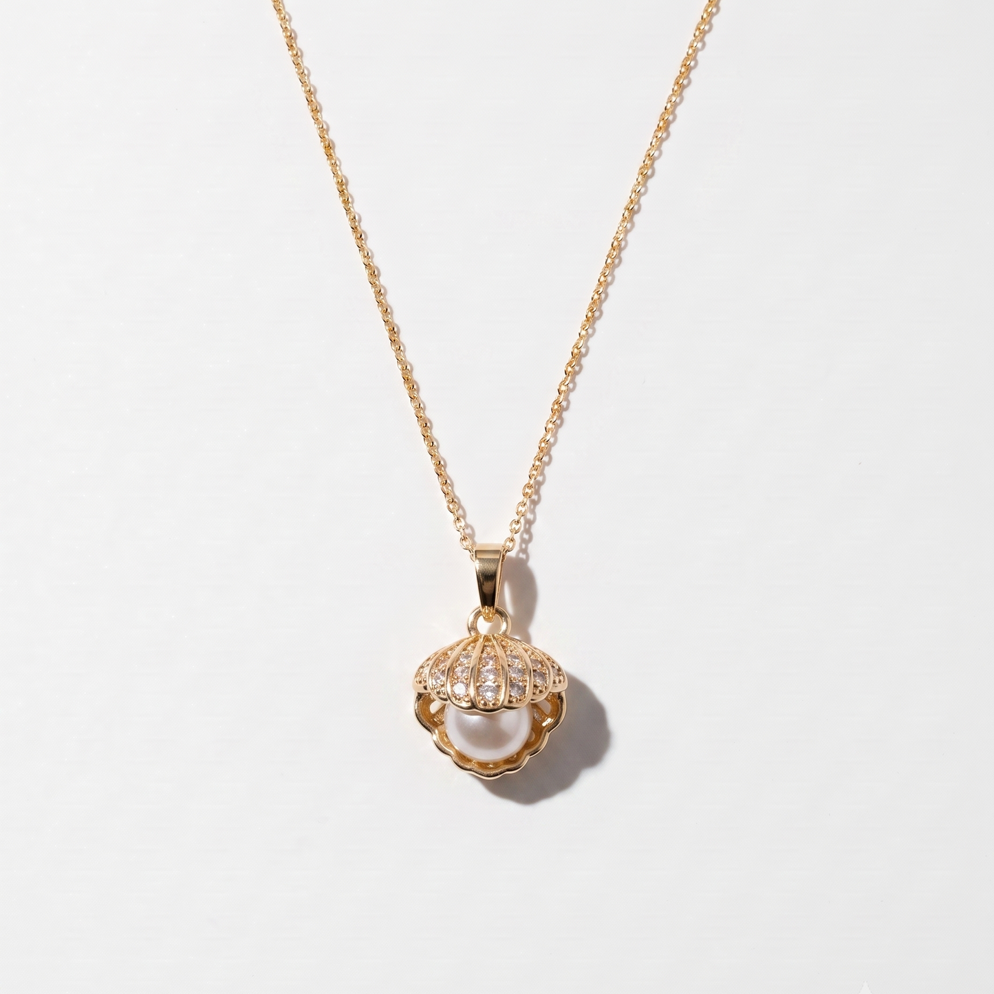 Shell Hold – Mother-of-Pearl Shell & Pearl Pendant Necklace