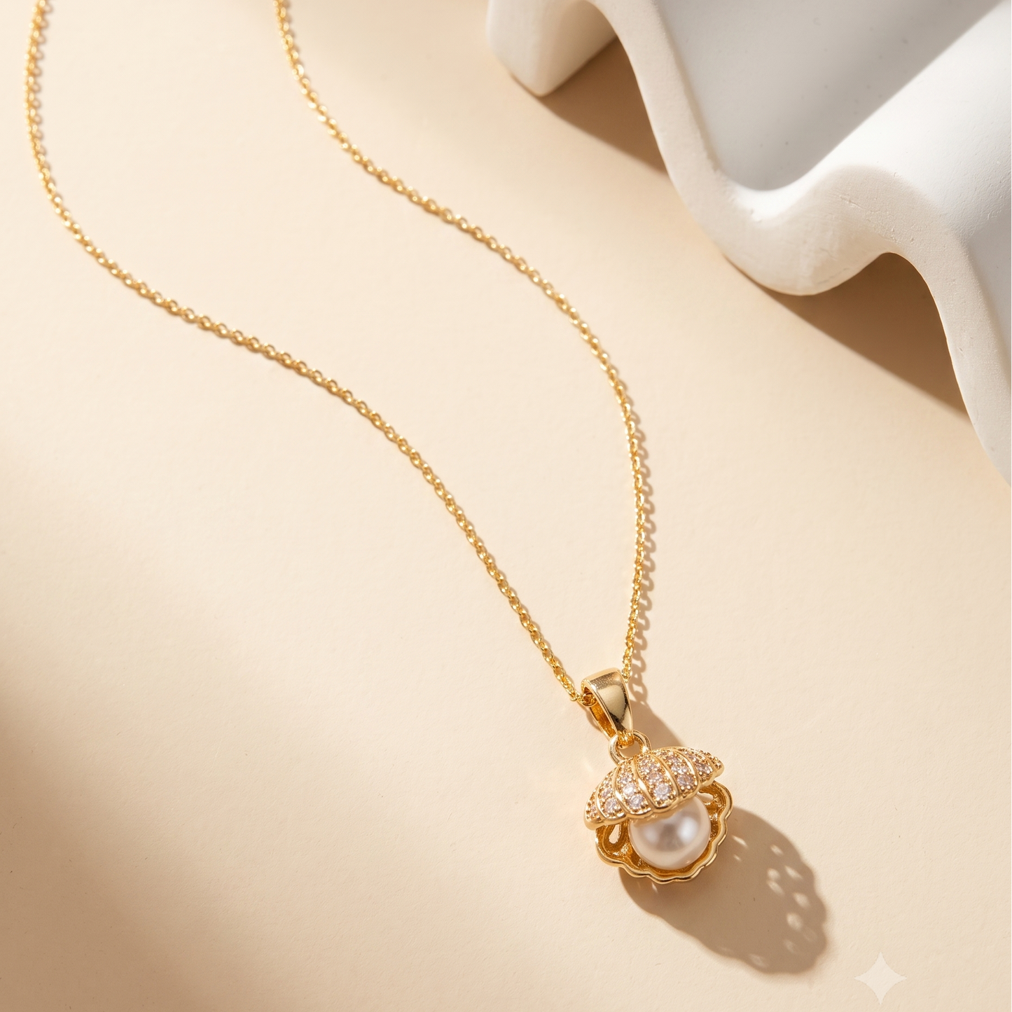 Shell Hold – Mother-of-Pearl Shell & Pearl Pendant Necklace